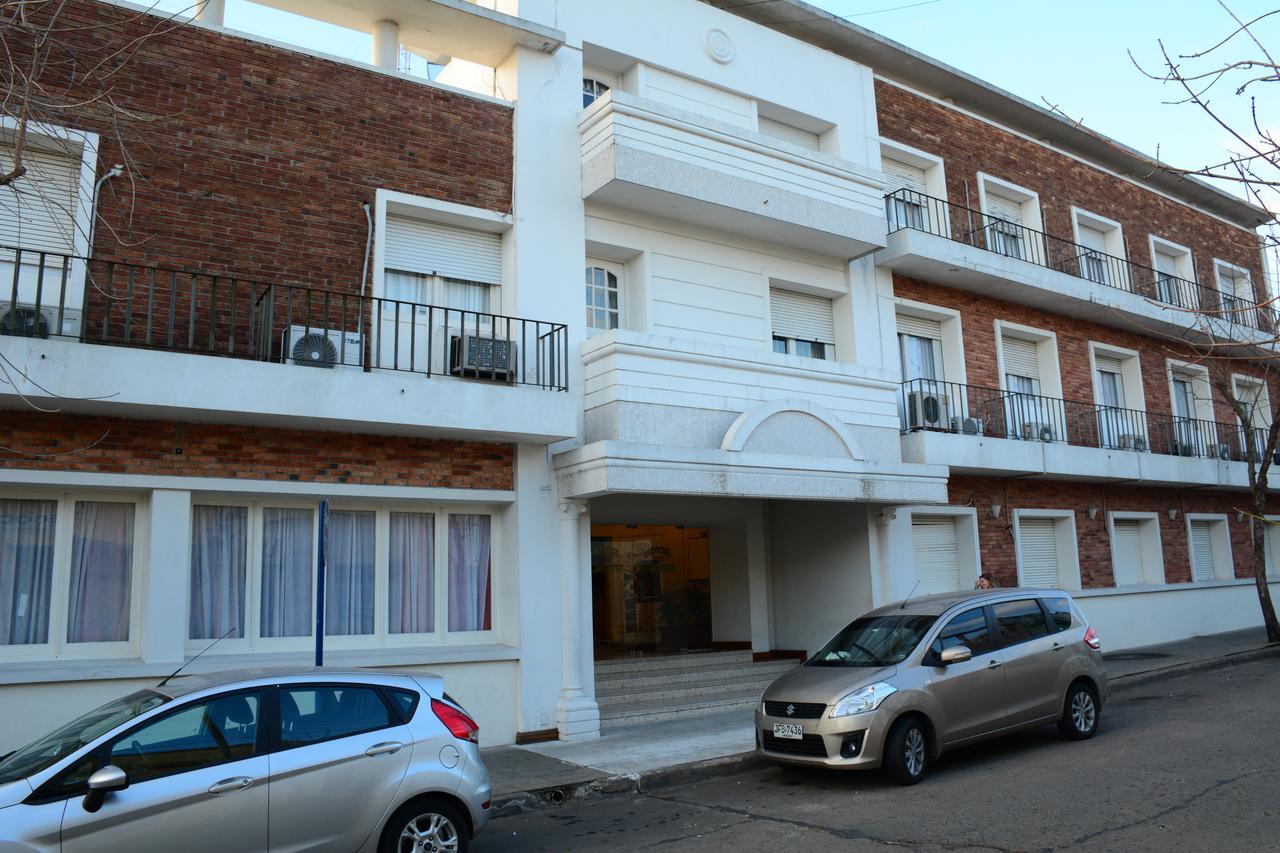 Hotel Crown Melo Esterno foto