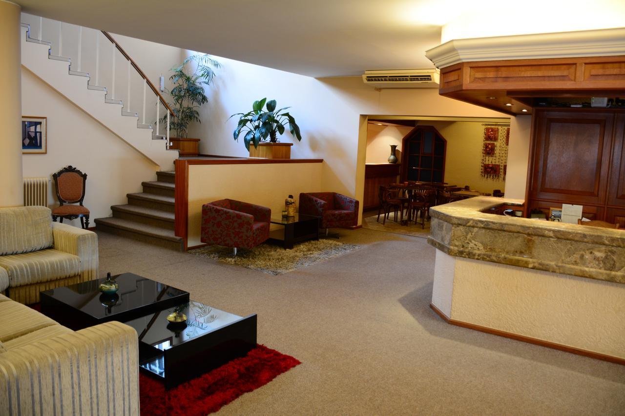 Hotel Crown Melo Esterno foto