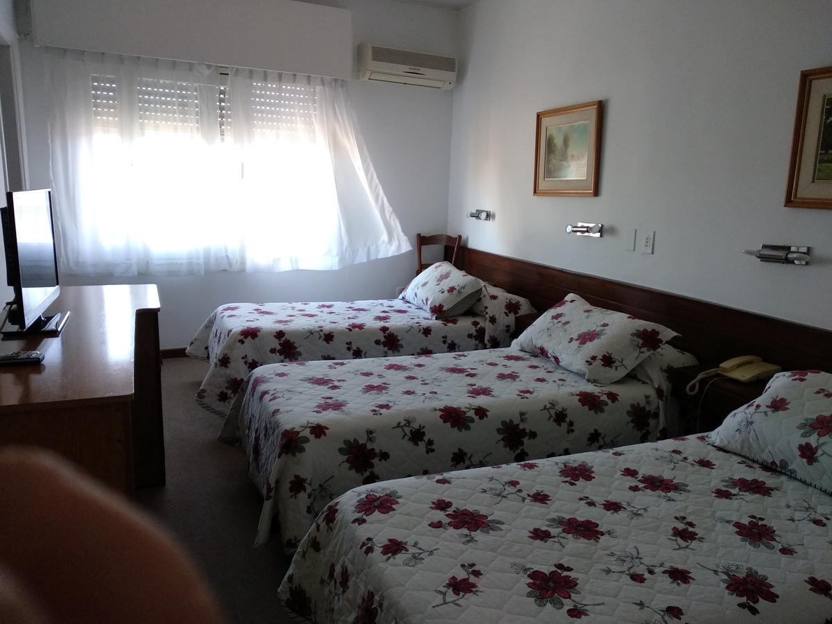 Hotel Crown Melo Esterno foto
