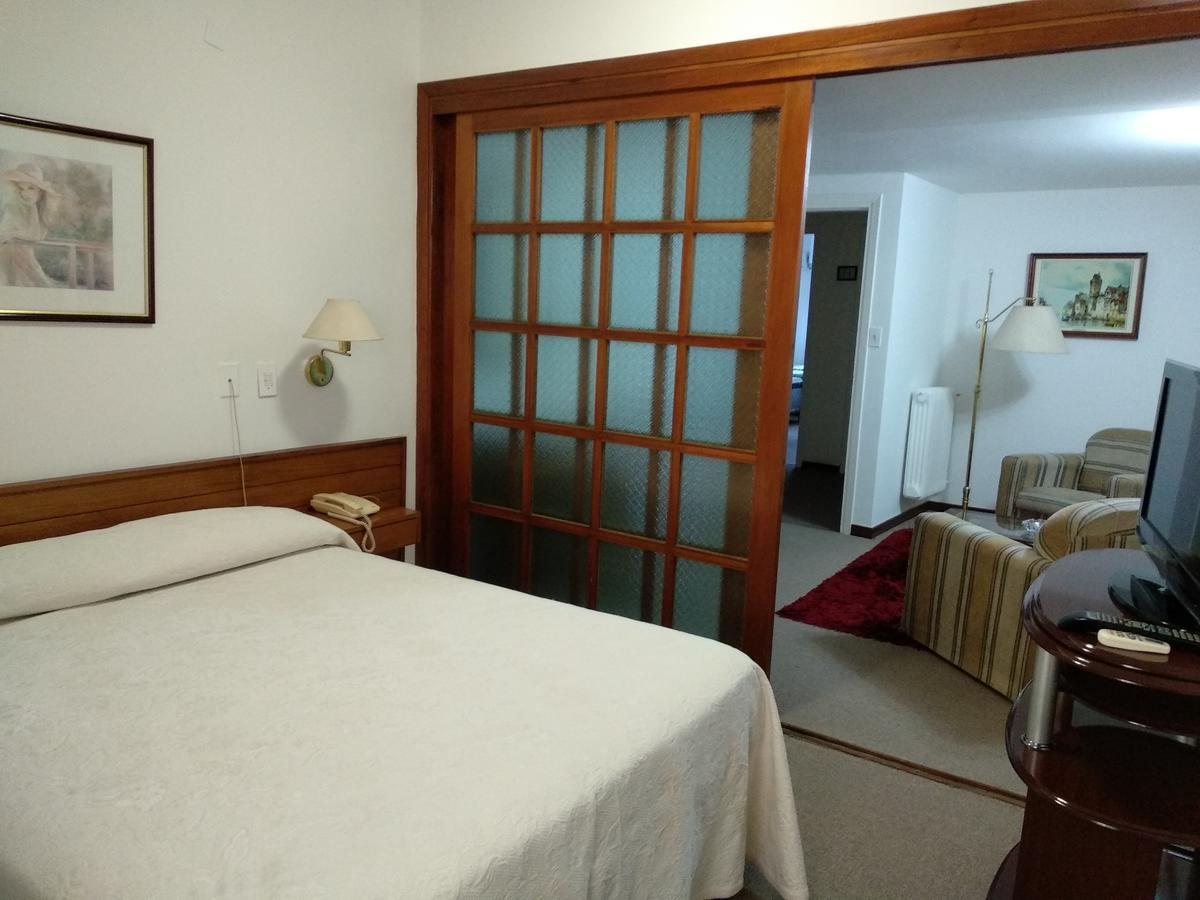 Hotel Crown Melo Esterno foto